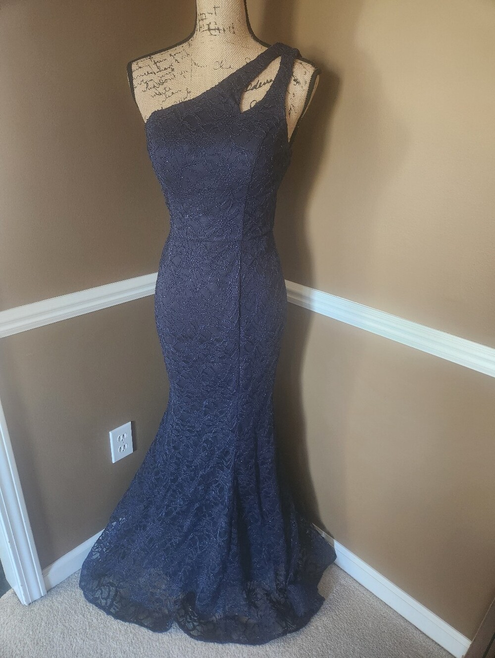 BCX One-Shoulder Navy Lace Evening Giwn Sz 1